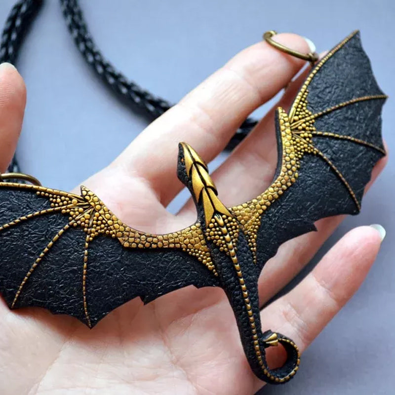 Halskette mit fliegendem Drachen