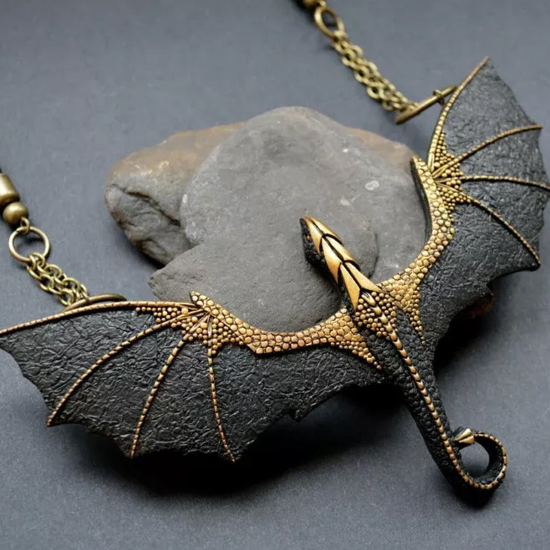 Halskette mit fliegendem Drachen